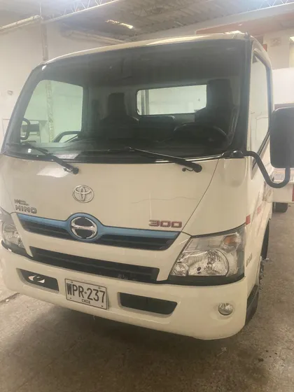 Hino 300 Hibrida Modelo 2020 Cama Baja Solo 32.000kms