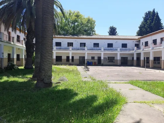 Edificio Ideal Colegio, Universidad O Actividad Similar. Excelente Ubicacion Centrica Dentro Del Radio Urbano De Bella Vista, Con Buen Acceso Con Todos Los Medios De Transporte. Muchos Espacios De Uso