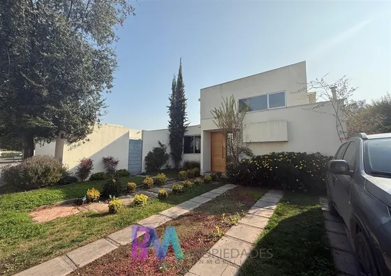 Casa En Venta De 4 Dorm. En Colina