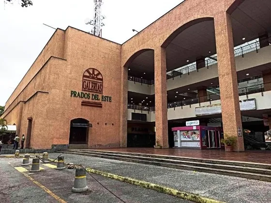 Local Comercial  Galerias Prados Del Este  Zt