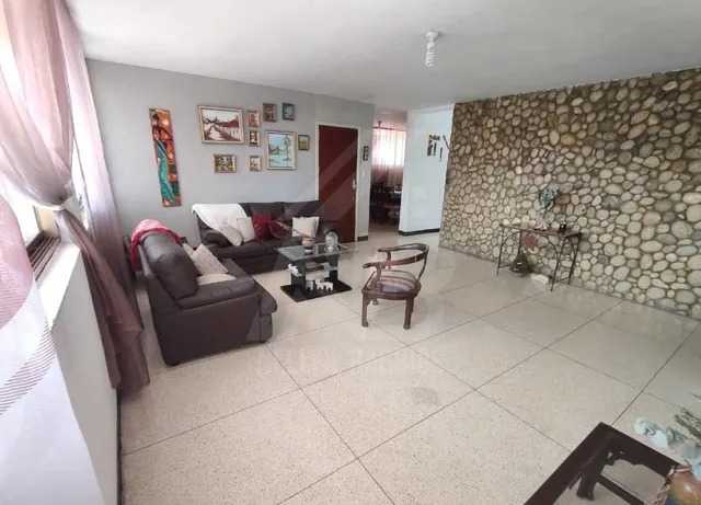 Venta De Hermoso Apartamento Remodelado En Las Palmas 6/6/3