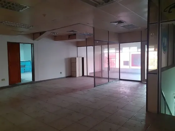 Venta De Amplios Locales Comerciales En Terrazas De Castillito, San Diego. 2 Niveles, 3 Baños Y 2 Puestos. Por Angélica Acosta