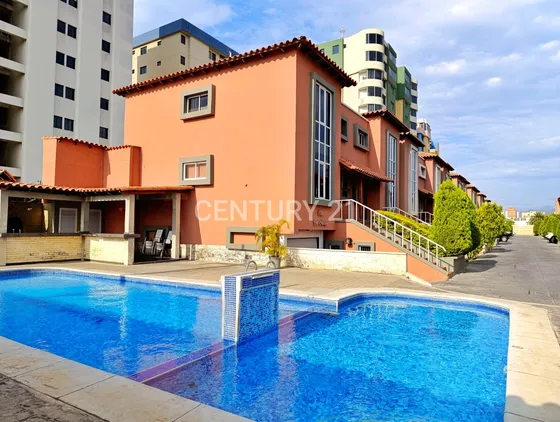 Townhouse Moderno En Nevada Palace, Amoblado Y Equipado.