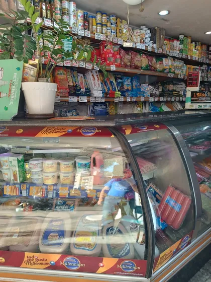 Vendo Local Y Fondo De Comercio Venta De Alimentos Y Embutidos En San José, Final Av. Fuerzas Armadas, Cerca Mercado Las Flores. Fondo De Comercio Con Clientela Fiel, Tienen 28 Años Laborando