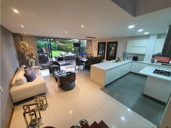 Casa En Arriendo En Envigado La Calleja