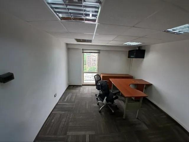 Alquiler De Cubiculo En C.c.los Chaguaramos