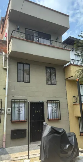 ** Ganga ** Excelente Casa 4 Niveles - San Antonio De Prado - Barichara