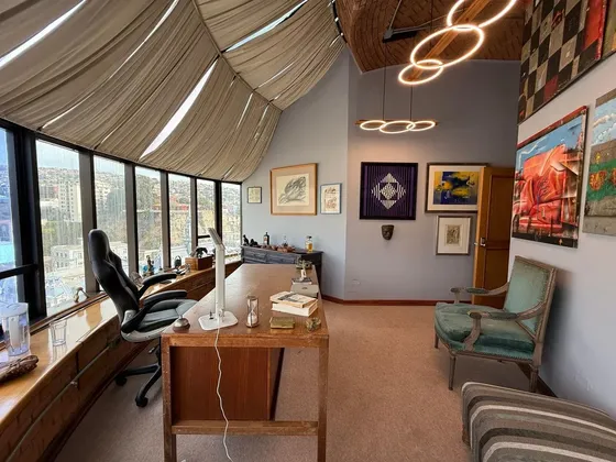Oficina De 56m2 Con 3 Privados Luminosa En Valparaíso