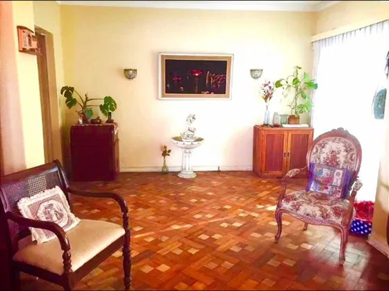 Casa En Venta De 5 Dorm. En Ñuñoa