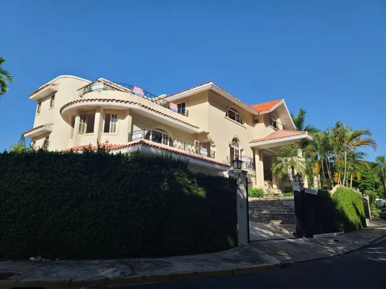 Vendo Hermosa Mansión De 3 Niveles En Zona Exclusiva De Los Ríos Solo Para Vivienda (no Negocio) Codigo: Pd455