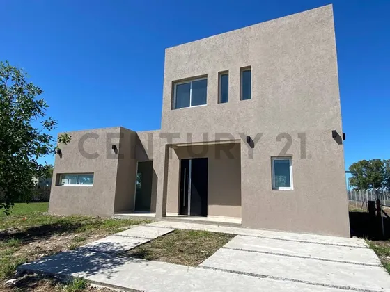 Casa Minimalista En Santa Lucia