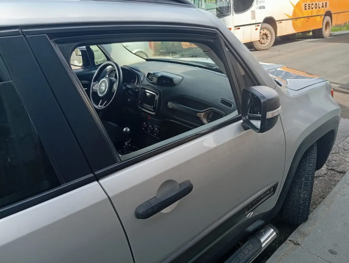 Jeep Renegade 2017 1.8 Sport Flex 5p — foto 8