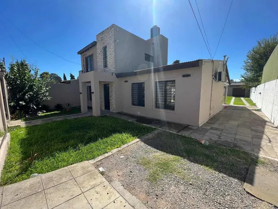 Casa En Venta - 3 Dormitorios 2 Baños 1 Cochera - 595mts2 - Escobar