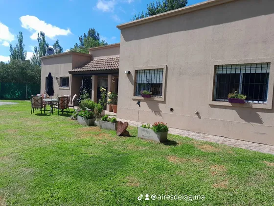 Dueño Vende Casa Principal Y Casa De Caseros O Para Renta Con Pileta Cercada Parque Frutales Garaje 48 M2 Barrio Semi Cerrado De Quintas, Ideal Vivienda Permanente, Zona Muy Segura.