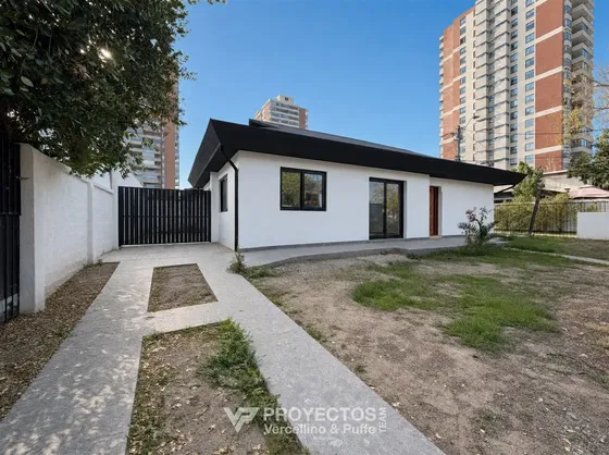 Casa 100% Remodelada En Venta De 3dorm + 2b En Las Conde