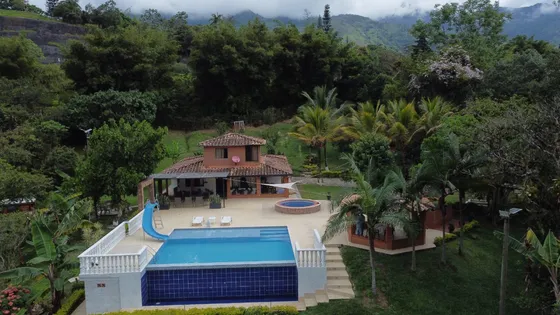 Se Vende Confortable Casa Campestre En Barbosa A La Altura De Popalito