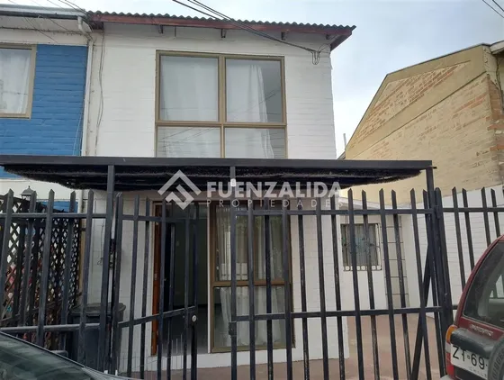 Casa En Venta De 3 Dorm. En La Florida