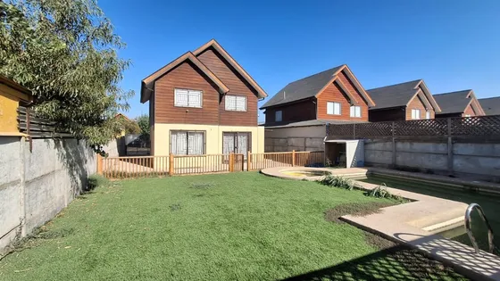 Casa En Venta De 4 Dorm. En Buín