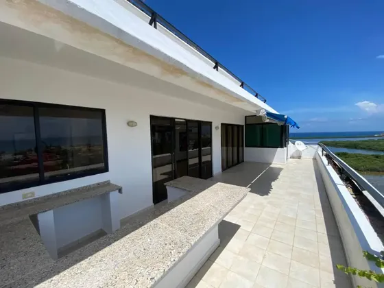 Espacio Apto. Vista Al Mar. 3 Hab. Amplia Terraza.