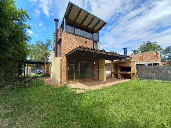 Casa En Venta 2 Dormitorios En Roldan