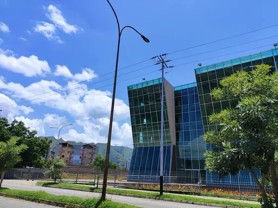 Venta De Local Comercial En Obra Gris En C.c San Diego Torre Profesional.