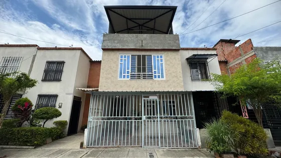 Casa De Dos Pisos Más Terraza En Venta / Permuta Chapinero Sur Palmira