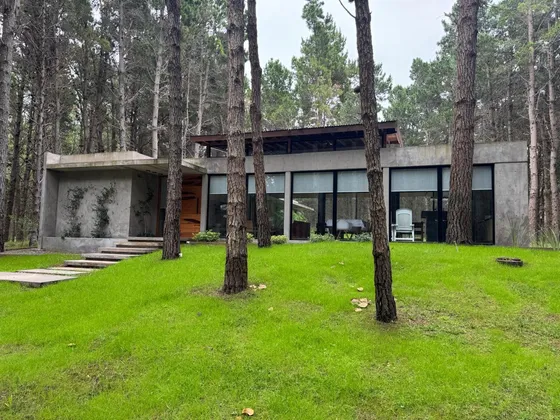 Casa 4 Ambientes Con Pileta. Villa Robles