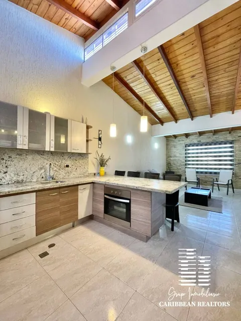 En Venta Cómoda Casa En La Urb.  Los Testigos. Altos De Maneiro. 