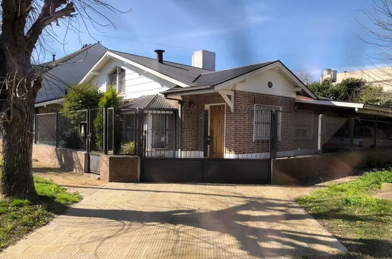 Venta Casa Con Piscina Y Jardin 3 Dormitorios - Adrogue