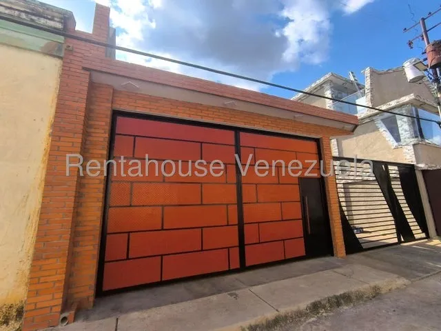 Jv Local Comercial En Venta Tipo Galpon A Pie De Calle Posee Oficinas Area De Lavados Excelentes Espacios Ubicado En San Blas Valencia  
