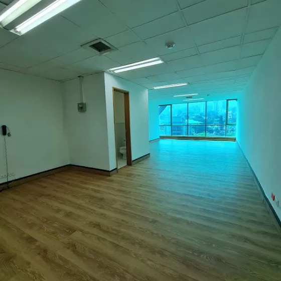Oficina En Venta En Medellín - El Poblado Cod 7996