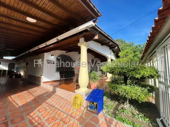 Amplia Y Acogedora Casa En Venta, Urb La Mora Ii La Victoria - Aragua 26-9793 Hc