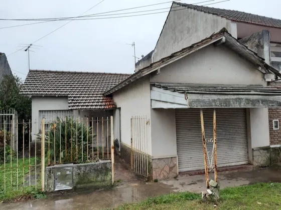 Casa El Jaguel, Sobre Lote De 370 Mts2, Con Local Comercial