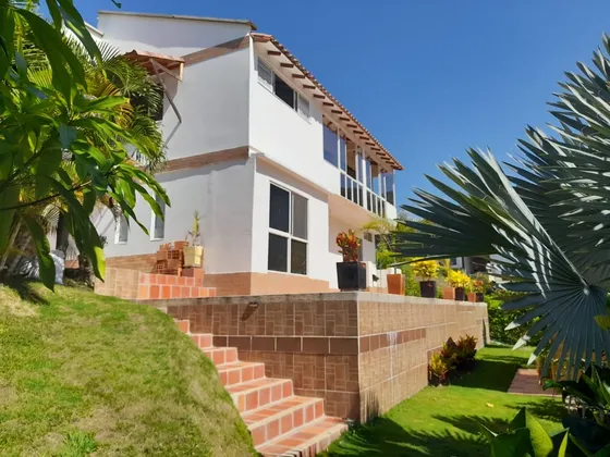 Casa Campestre  (con 4 Habitaciones, 5 Baños + 1 Glamping)  Ubicada En Piedecuesta - Sector Transpiedecuesta   Esta Casa Te Invita A Vivir Rodeado De Naturaleza Con Vistas Envidiable!