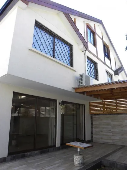 Casa En Venta De 5 Dorm. En Viña Del Mar