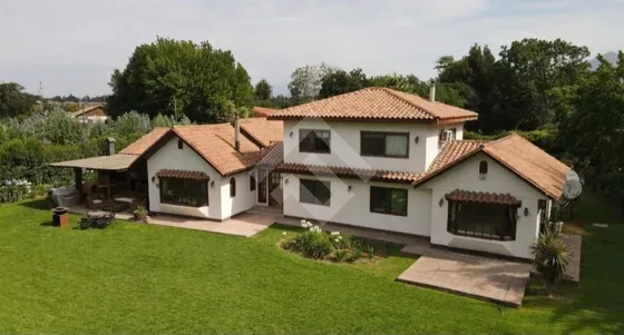 Casa En Venta De 5 Dorm. En Talagante. 