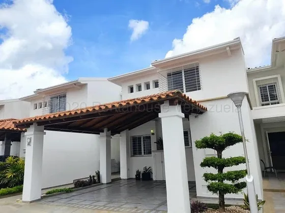 Maritza Lucena Vende Impecable Y Fabulosa Casa Moderna Al Este De Barquisimeto, Amoblada, Remodelada Con Acabados De Primera, Vigilancia 24/7, Tanque De Agua, Planta Eléctrica, 