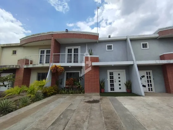 Townhouse En El Sector Terrazas Del Caroní, Conj. Resd. Villa Caroní
