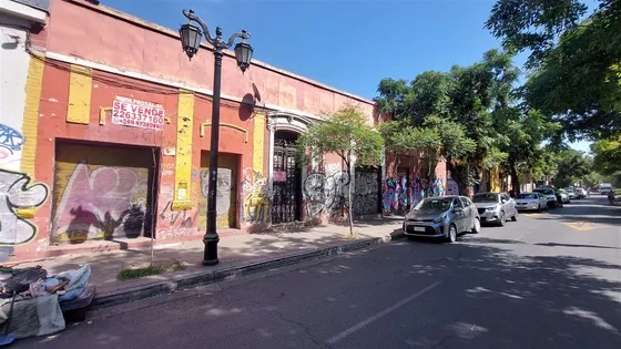 Casa En Arriendo De 6 Dorm. En Santiago