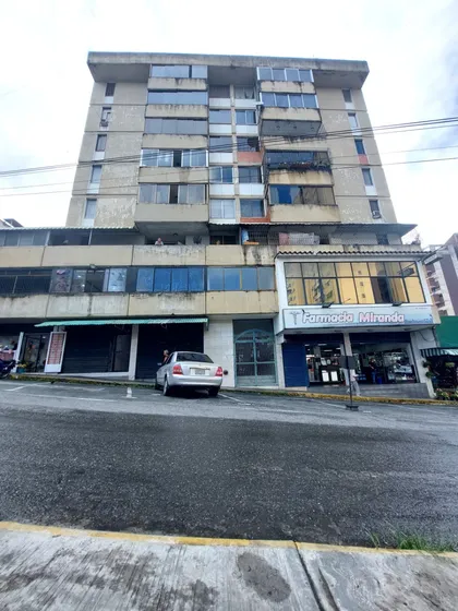 Local Comercial En Venta Centro De Los Teques  Diagonal A La Bomba La Hoyada Empezando La Calle Rivas