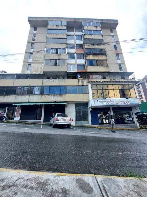 Local Comercial En Venta Centro De Los Teques  Diagonal A La Bomba La Hoyada Empezando La Calle Rivas