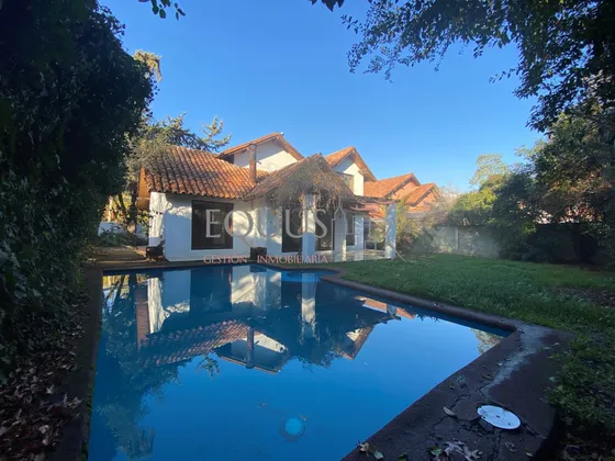 Cómoda, Impecable Y Gran Casa En Arriando. Lo Barnechea.