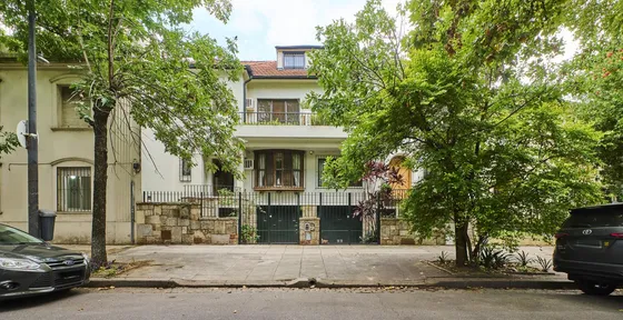 Venta Casa En Belgrano R, 3 Dormitorios, Gran Playroom, Garage Para 2 Autos.
