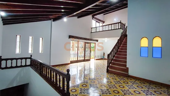 Oficinas En Arriendo Alcala 643-7519494