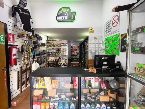 Se Vende Fondo De Comercio Repuestos De Motos En Centro De Los Teques