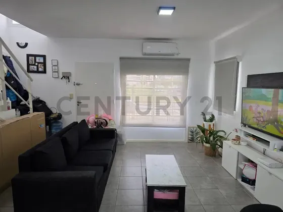 Casa Duplex De 3 Ambientes Cochera Jardin Pileta