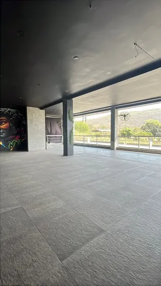 En Alquiler Local Abierto, 198 Mtrs2. Asesor Ana G En San Diego La Cumaca. * 2 Baños * Area De Cocina (ideal Para Negocio De Comida) * Espacios Abiertos. * Con Diseños De Pintura Al Óleo (que De