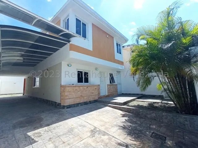 Casa En Venta Nueva A Estrenar En Avenida Principal De El Castaño Maracay Agua Constante Negociable Kg:24-5980