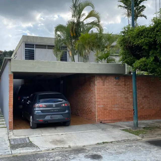 Casa En Venta En Lomas De Chuao, Calle Cerrada Zt