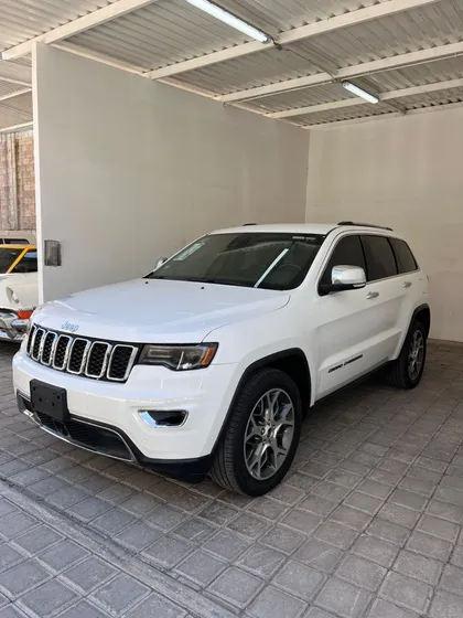 Jeep Grand Cherokee 5.7 Limited Lujo 4x4 At